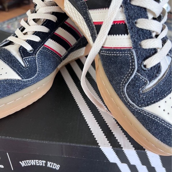 Adidas sneakers Midwest Kids brand, straps and laces, brand new size MEN’s 11 - Picture 3 of 8